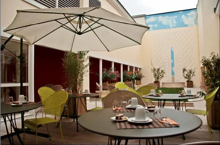 Orion Haussman Aparthotel 3*